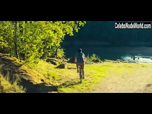 Celeste Buckingham in Bajkeri (2017) 3