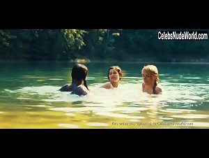Celeste Buckingham in Bajkeri (2017) 5