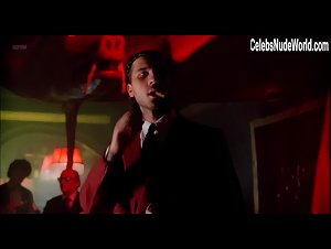 Cecilia Ortelli in El lado oscuro del corazon (1992) 17