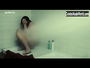 Cecilia Carponi in Un gioco da ragazze (2008) 14
