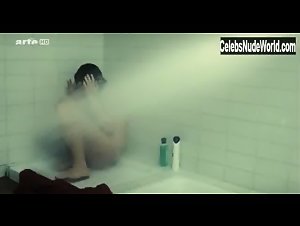 Cecilia Carponi in Un gioco da ragazze (2008) 15