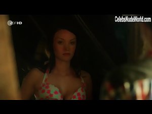 Ceci Schmitz-Chuh in Schuld nach Ferdinand von Schirach (series) (2015) 19