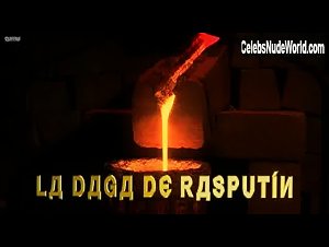 Carolina Bang in La daga de Rasputin (2011) 6