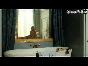 Caroline Anglade in Josephine s'arrondit (2016) 14