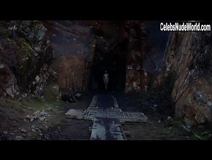 Gloria Vonn in Pineapple (2017) 7