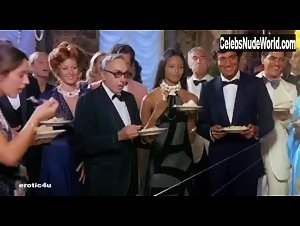 Gota Gobert in Emanuelle in America (1977) 1