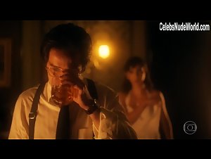 Greta Antoine in Nada Sera Como Antes (series) (2016) 9