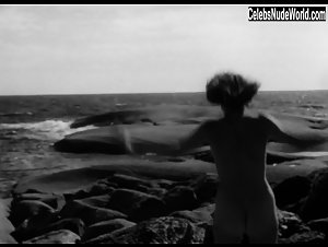 Harriet Andersson in Sommaren med Monika (1953) 16