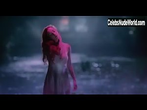 Ioana Anastasia Anton in Domnisoara Christina (2013) 16
