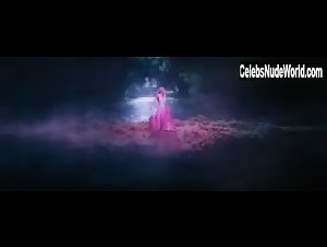 Ioana Anastasia Anton in Domnisoara Christina (2013) 6