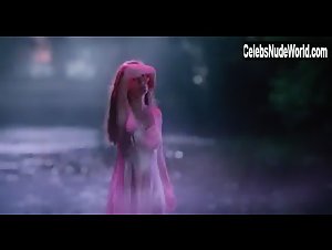 Ioana Anastasia Anton in Domnisoara Christina (2013) 8