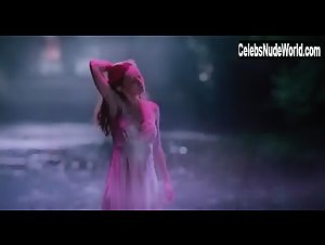 Ioana Anastasia Anton in Domnisoara Christina (2013) 9