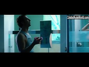 Isabelle Adriani in Maschi contro femmine (2010) 12