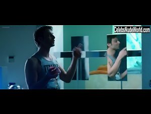 Isabelle Adriani in Maschi contro femmine (2010) 13