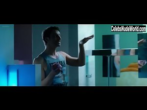 Isabelle Adriani in Maschi contro femmine (2010) 14