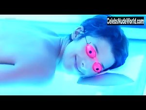 Isabelle Gelinas in Les gens en maillot de bain ne sont pas (forcement) superficiels (2001) 14