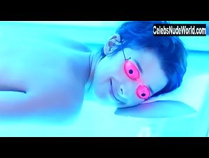 Isabelle Gelinas in Les gens en maillot de bain ne sont pas (forcement) superficiels (2001) 15