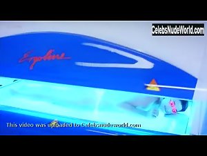 Isabelle Gelinas in Les gens en maillot de bain ne sont pas (forcement) superficiels (2001) 20
