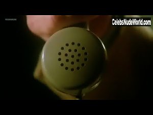 Ivana Monti in Luca il contrabbandiere (1980) 15