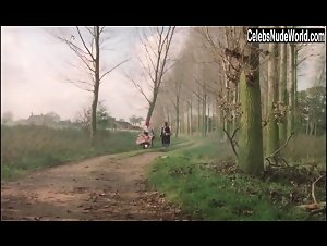 Jane Gurnett in Drowning by Numbers (1988) 17