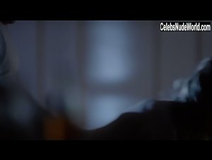 Julia Lund in Ninguem Ama Ninguem por Mais de Dois Anos (2015) 13