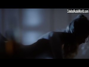 Julia Lund in Ninguem Ama Ninguem por Mais de Dois Anos (2015) 14