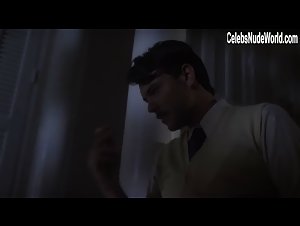 Julia Lund in Ninguem Ama Ninguem por Mais de Dois Anos (2015) 19