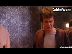 Jennifer Holland in American Pie Presents: The Book of Love (2009) 18