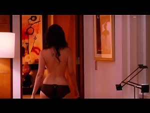 Jessica Blank in Bored to Death (series) (2009) 17