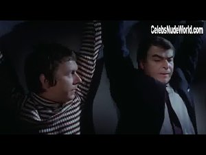 Jette Weibel in Tandlaege pa sengekanten (1971) 14