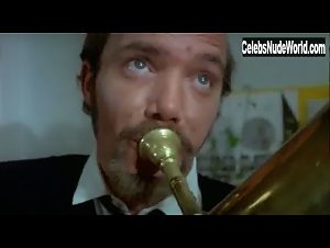 Jette Weibel in Tandlaege pa sengekanten (1971) 4