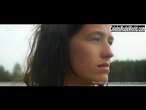 Josefine Feldmann in Mala (2017) 18