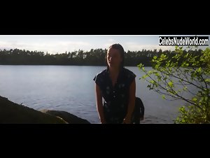 Josefine Feldmann in Mala (2017) 3