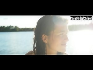 Josefine Feldmann in Mala (2017) 8