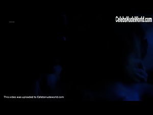 Julia Konrad in 1 Contra Todos (series) (2016) 15