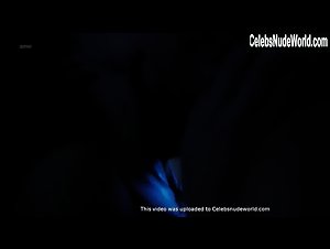 Julia Konrad in 1 Contra Todos (series) (2016) 16