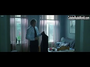 Julie R. Olgaard in Hodejegerne (2011) 11