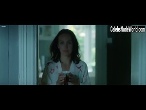 Julie R. Olgaard in Hodejegerne (2011) 18
