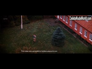 Karen-Lise Mynster in Der er et yndigt land (1983) 18