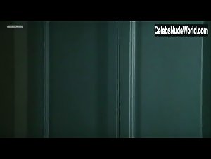 Karina Verlier in La stanza del vescovo (1977) 19