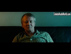 Karolina B&#261;ka&#322;a in Anatomia z&#322;a (2015) 10