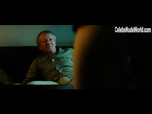 Karolina B&#261;ka&#322;a in Anatomia z&#322;a (2015) 17