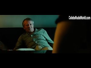 Karolina B&#261;ka&#322;a in Anatomia z&#322;a (2015) 18
