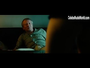 Karolina B&#261;ka&#322;a in Anatomia z&#322;a (2015) 19
