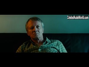 Karolina B&#261;ka&#322;a in Anatomia z&#322;a (2015) 7