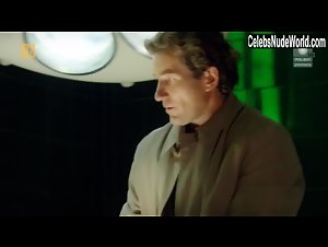 Karolina Nowakowska in Na krawedzi (series) (2013) 18