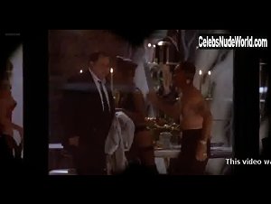 Katrina Rae in Romeo Is Bleeding (1993) 14