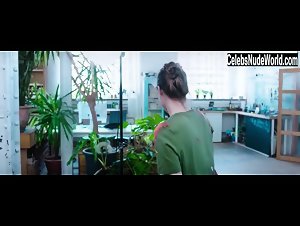 Lara Mandoki in Einsamkeit und Sex und Mitleid (2017) 14