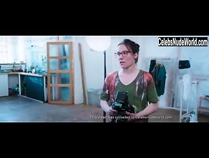 Lara Mandoki in Einsamkeit und Sex und Mitleid (2017) 16