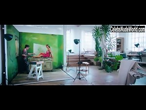 Lara Mandoki in Einsamkeit und Sex und Mitleid (2017) 4